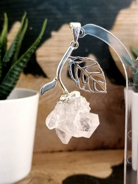 Silver Plated Crystal Quartz CLuster Flower Design Pendant